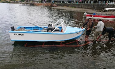 Disfrute de la pesca en Nueva Branau, Chile, en un bote Piegon de 16 pies