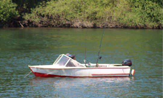 Profitez de la pêche à Teodoro Schmidt, au Chili, sur un dériveur de 16 pieds