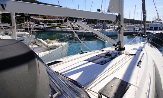 Charter 41ft ''Ile'' Bavaria Cruiser cruising Monohull in Split, Croatia