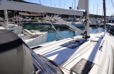 Charter 41ft ''Ile'' Bavaria Cruiser cruising Monohull in Split, Croatia