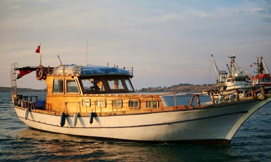 Charter 47' Valinor Motor Yacht in Izmir, Turkey