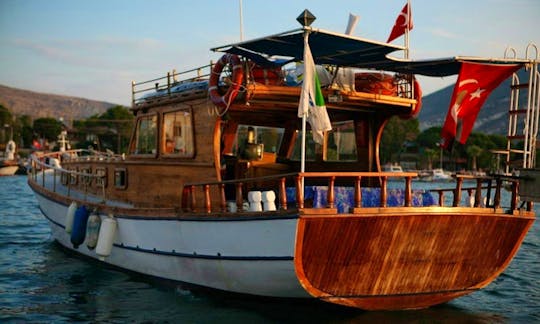 Charter 47' Valinor Motor Yacht in Izmir, Turkey