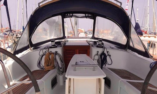 40' Oceanis Cruising Monohull "Pepper" Charters in Anatoliki Attiki, Greece