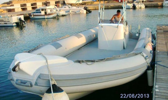 Rent the 29' Inflatable Motor Boat in Isola di Capo Rizzuto