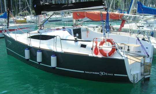 Location de monocoque de croisière à Navene - Lac de Garde Malcesine ITALIE