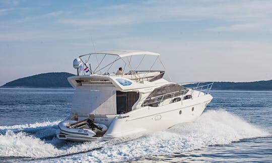 Charter 43' Azimut Fly Motor Yacht in Šibenik, Croatia