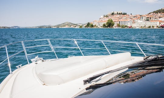 Charter 43' Azimut Fly Motor Yacht in Šibenik, Croatia