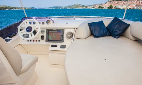 Charter 43' Azimut Fly Motor Yacht in Šibenik, Croatia
