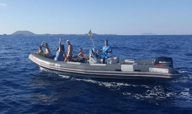 Alquile un bote inflable rígido Zodiac de 25 pies en La Oliva, España