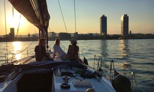 Sail and swim in Barcelona, during the day or for sunset time