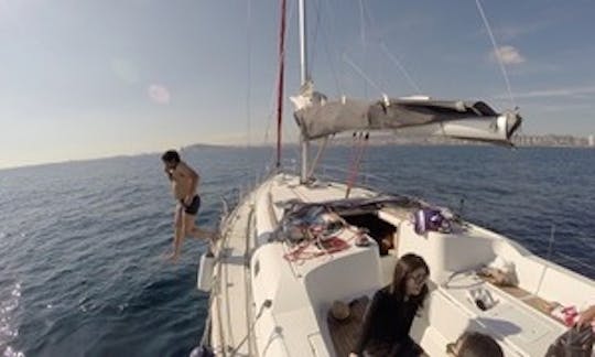 Sail and swim in Barcelona, during the day or for sunset time