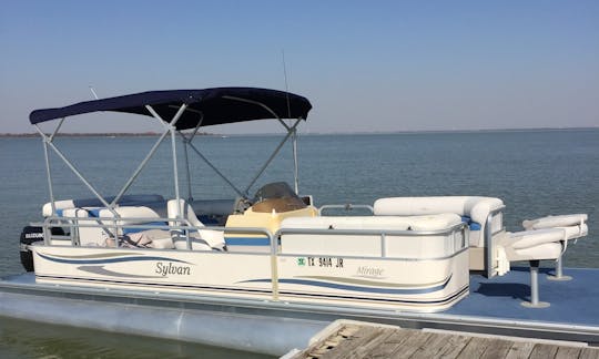 24' Sylvan Mirage Pontoon Rental in Lewisville, Texas