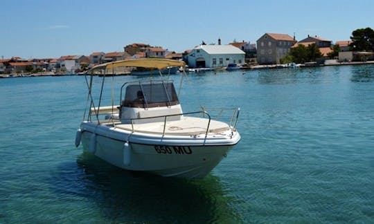 Center Console Rental in Betina - Murter