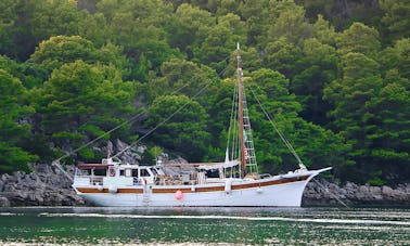 Charter 88' Dolin Gulet em Zadar, Croácia