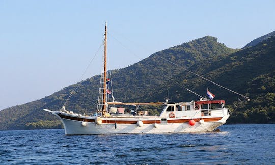 Charter 88' Dolin Gulet in Zadar, Croatia