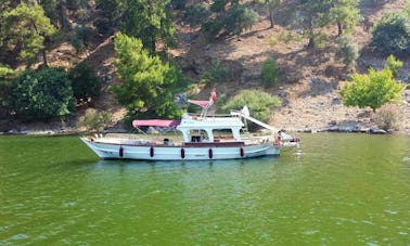 Rent a Custom Boat and Discover the Turquoise Coast!