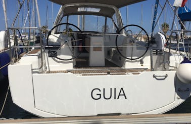 Charter 35' Beneteau Oceanis - Guia Cruising Monohull in Oristano, Italy