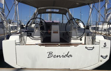 Charter 35' Beneteau Oceanis - Benida Cruising Monohull in Oristano, Italy