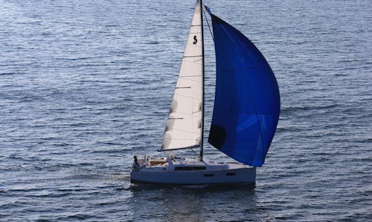 Monocoque de croisière Charter 35' Beneteau Oceanis - Oneira à Oristano, Italie