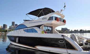 Crucero de lujo en Río de Janeiro en un yate a motor de alquiler