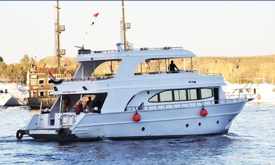 Charter 66' Glory Motor Yacht em Sharm El Sheikh, Egito