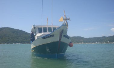 Alugue um iate a motor em Pôrto Belo, Brasil