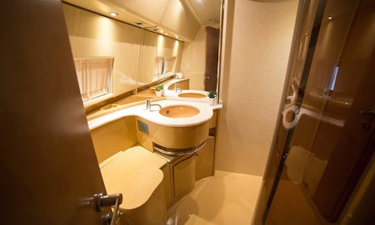 Yate a motor Ferretti Yacht 19 metros