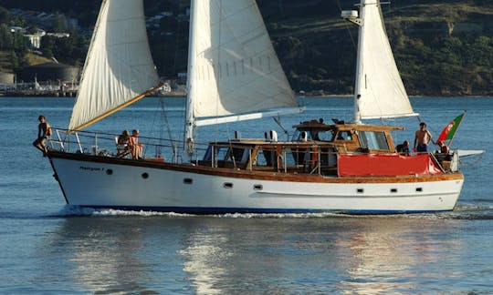 Classic 55' wooden motorsailor from Lisbon