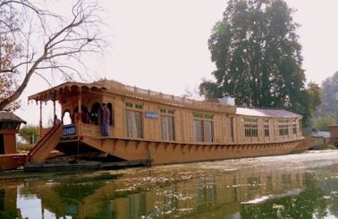Two Bedroom Houseboat for Rent in Srinagar