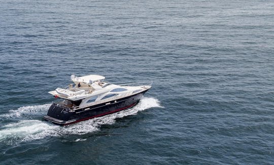 ¡Azimut 80 quilates! ¡Reserve este fantástico yate para usted y su familia en Vilamoura, Cascais o Lisboa!