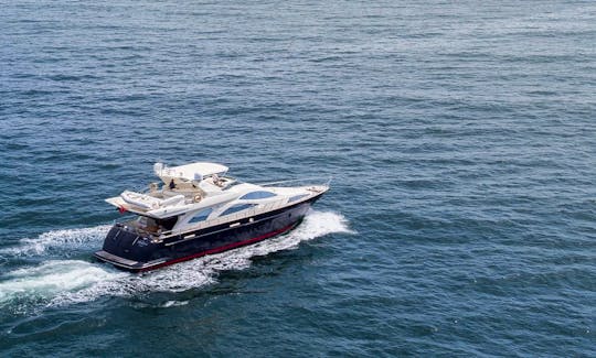 Azimut 80´ Carat! Book this fantastic yacht for you and your family in Vilamoura, Cascais or Lisbon!!