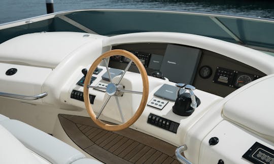 Azimut 80´ Carat! Book this fantastic yacht for you and your family in Vilamoura, Cascais or Lisbon!!