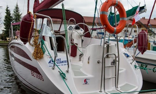 Charter 32' Test - Victoria Cruising Monohull in Giżycko, Poland