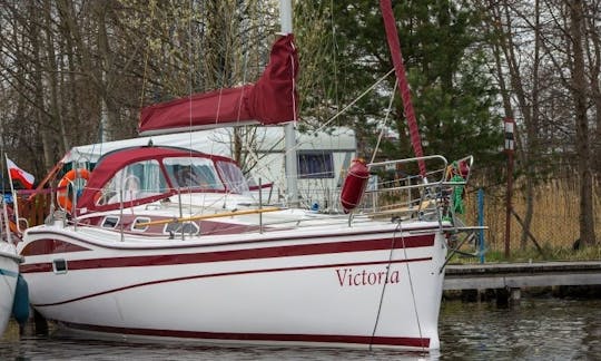 Charter 32' Test - Victoria Cruising Monohull in Giżycko, Poland