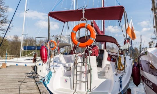 Charter 32' Test - Victoria Cruising Monohull in Giżycko, Poland