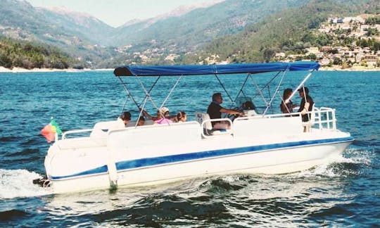 Passeio de barco pelo Lago Gerês, Portugal
