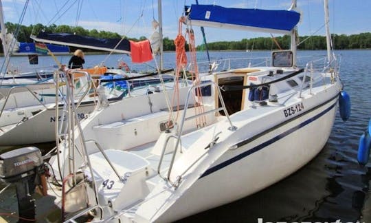 Monocoque Fortuna Cruising de 27 minutes à louer à Giżycko, Pologne