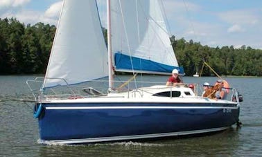 Monocoque de croisière Phobos de 24 pouces à louer à Giżycko, Pologne