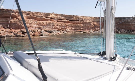 Lagoon 450 Cruising Catamaran Charter in Eivissa, Illes Balears