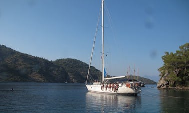 Crucero en Muğla, Turquía, en un alquiler de monocasco con capitán