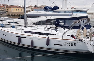 Charter 40' Jeanneau Sun Odyssey Cruising Monohull in Caorle, Italy