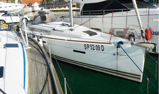 Charter 40' Jeanneau Sun Odyssey Cruising Monohull in Caorle, Italy