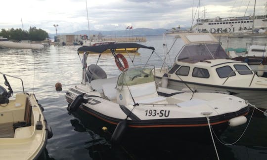 Croisière à Supetar, en Croatie, à bord d'un bateau gonflable rigide !