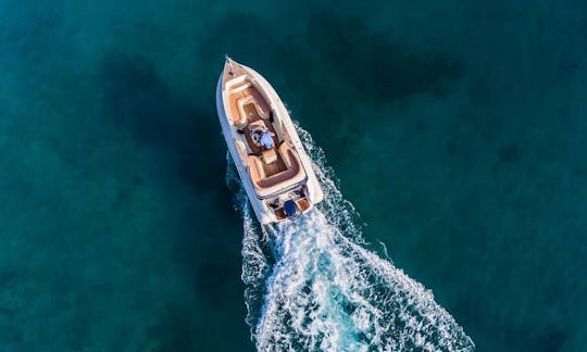 Traversez les vagues à bord d'un bateau gonflable rigide à Supetar, en Croatie