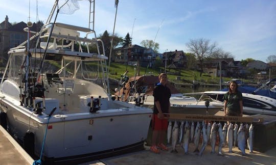 Carta de pesca de Kenosha en Luhrs Tournament Sportfish de 32 pies