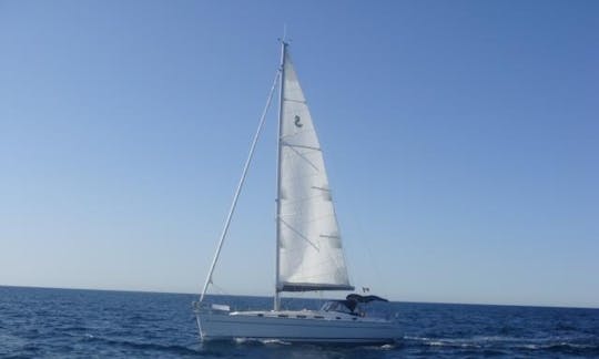 Alugue um monocasco de cruzeiro em Lipari, Itália