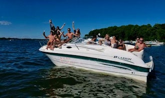 Enjoy Lake Minnetonka on this 25' Larson!