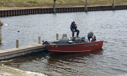 Enjoy Fishing in the Netherlands (Volkerak, Haringvliet, Hollands Diep, Veluwemeer) on the RubyPike : Lund Impact SS 1675 BassBoat