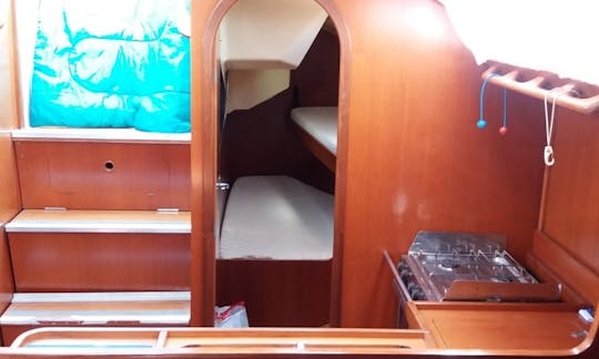 Cabin w double  + 1 berth on bb side