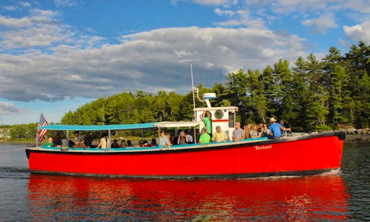 Discover the Damariscotta River where 80% of Maine oysters are farmed